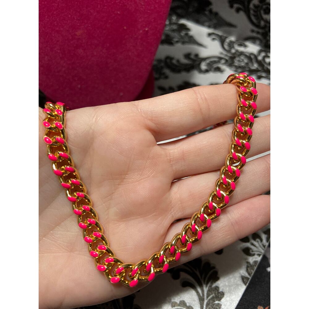 Melania Clara Savannah gold necklace with hot pink enamel